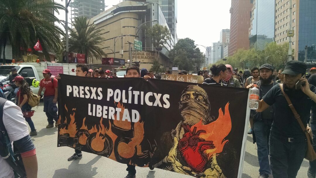 Manifestantes salieron de Reforma y avenida de la República hacia la Plaza de las Tres Culturas, en Tlatelolco, a 48 años de la represión contra estud