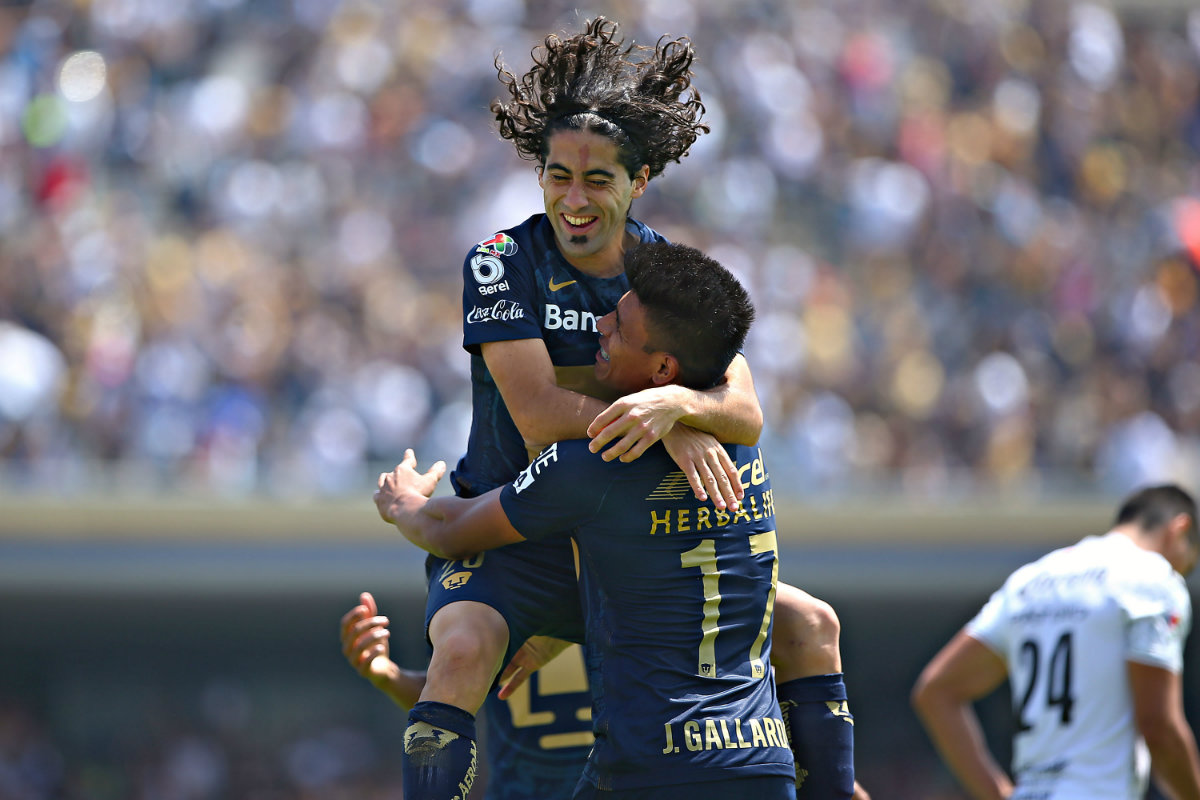 Matías Britos festeja su gol ante Jaguares.