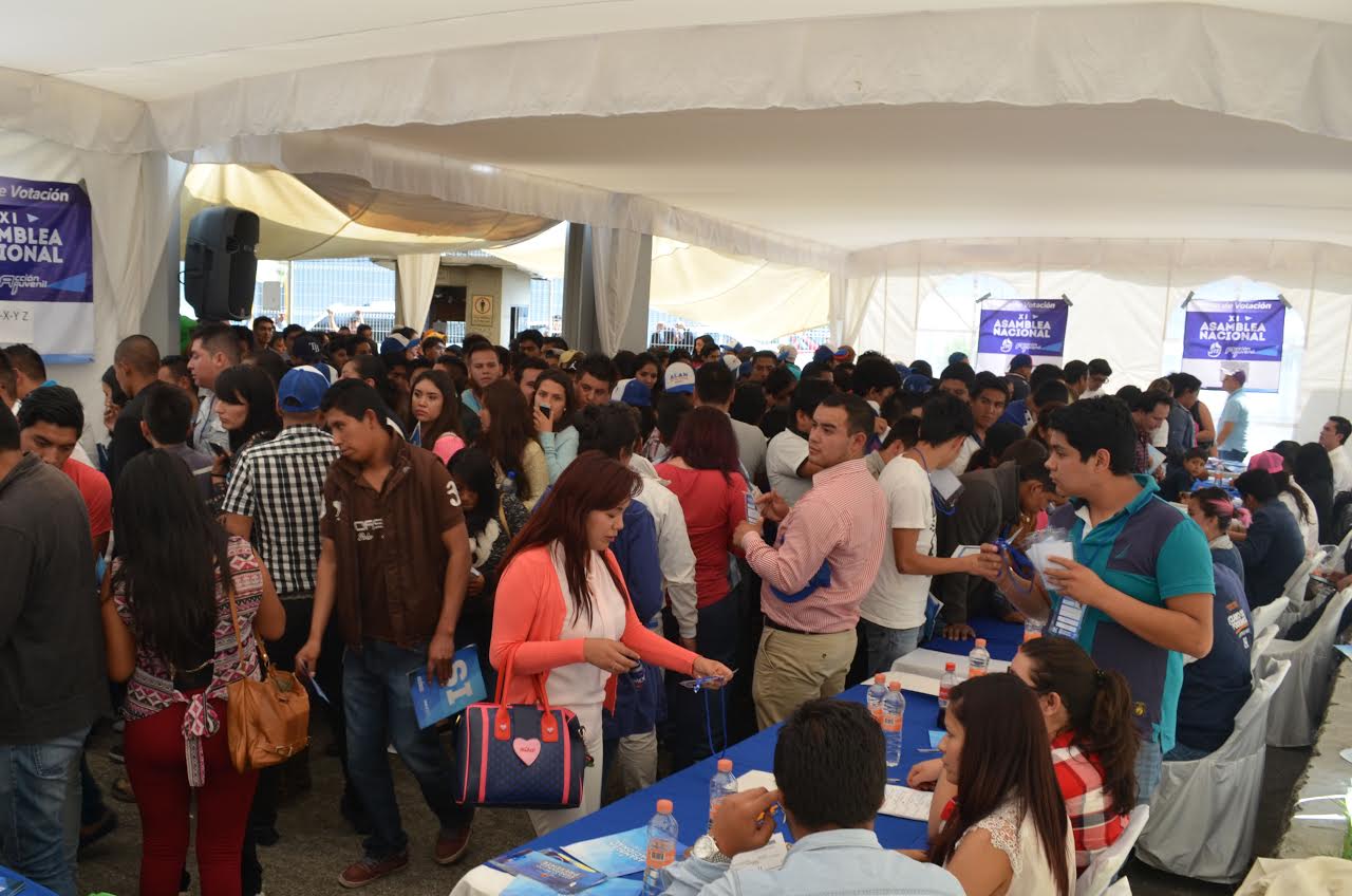 Participan en ferias de empleo.