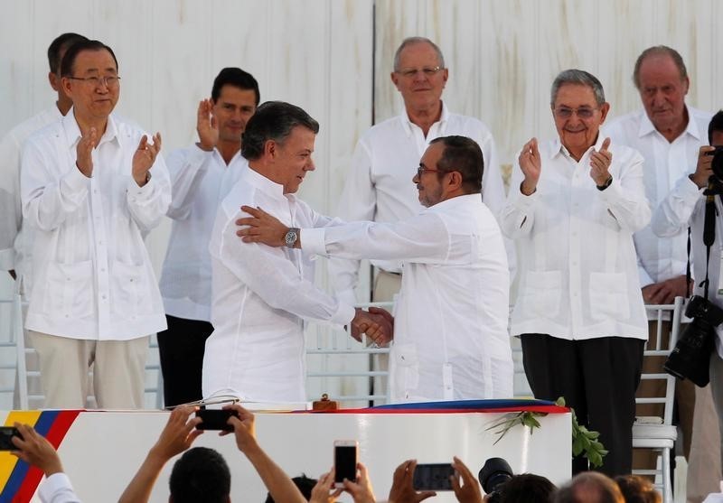 Tanto Santos como las FARC prometieron seguir trabajando y prácticamente descartaron la posibilidad de retomar una guerra que dejó 220.000 muertos y o