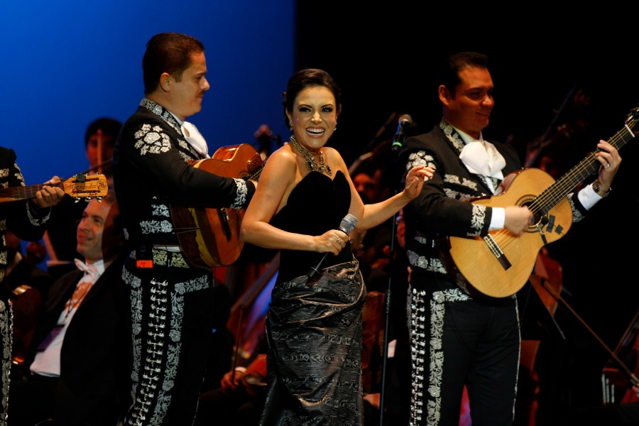 La soprano Bárbara Padilla cantó junto al Mariachi Nuevo Tecatitlán