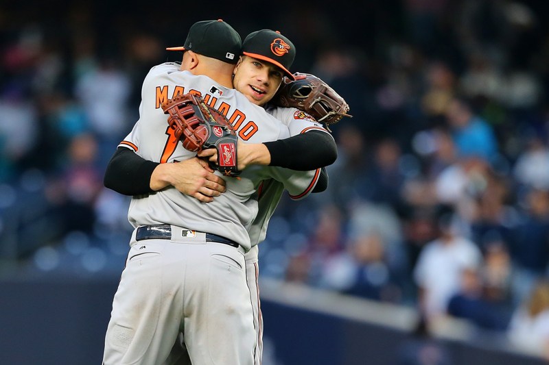Chris Davis (#19) y Manny Machado (#13)