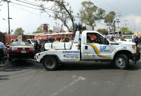 Los operativos contra taxis pirata y otras unidades de transporte público irregulares continuarán, advirtió el secretario de Movilidad, Héctor Serrano