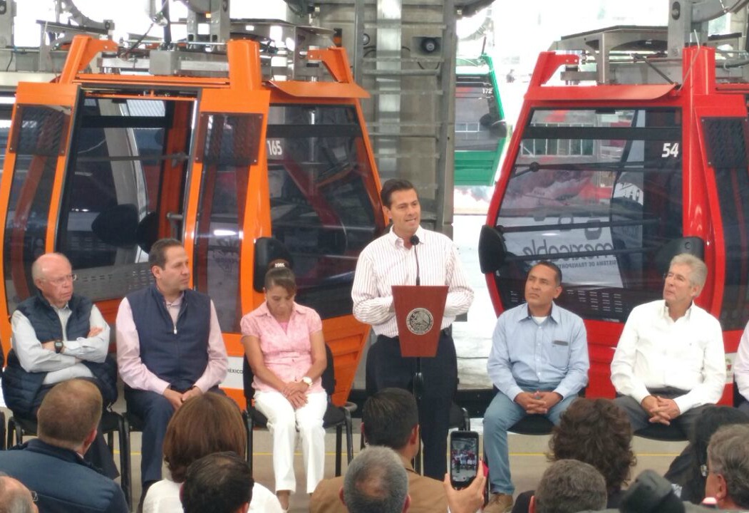 Peña Nieto inauguró el teleférico Mexicable en La Cañada, Ecatepec. 