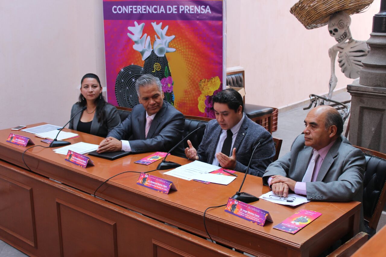 El alcalde de Toluca en conferencia de prensa.