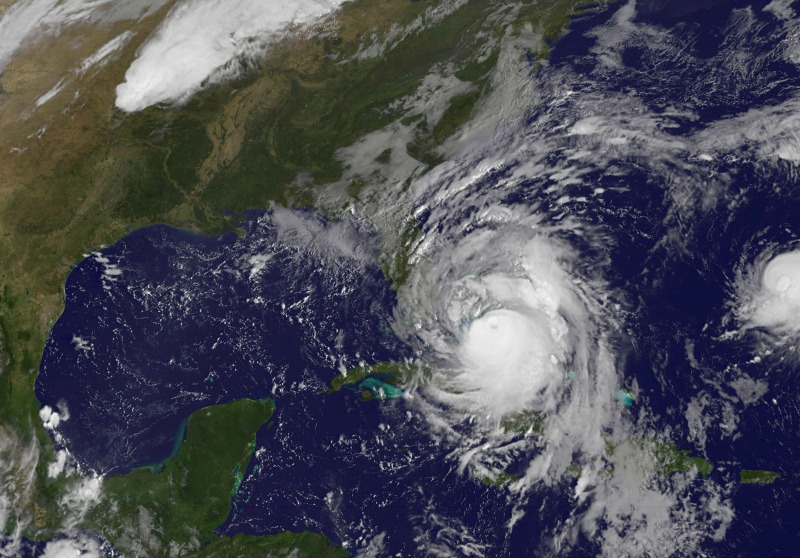 La fuerza de Matthew se sentirá con fuerza las primeras horas de este viernes en las costas de Florida.