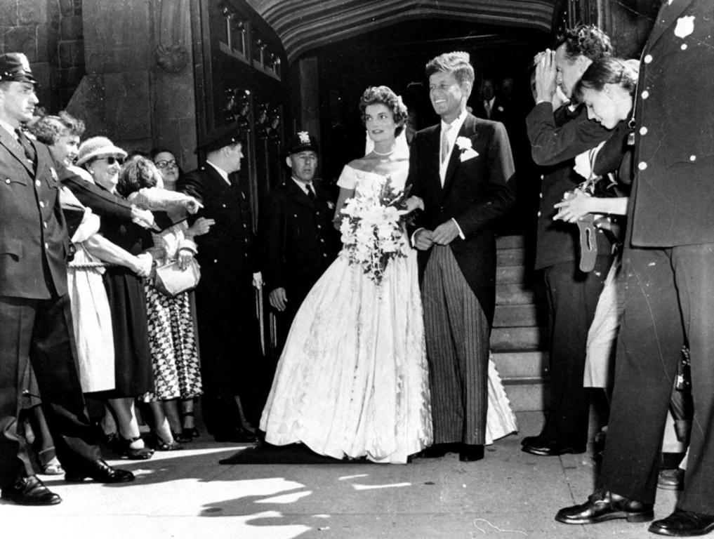 John F. Kennedy y Jacqueline Bouvier  se casaron 12 de septiembre de 1953 en Newport, Rhode Island.