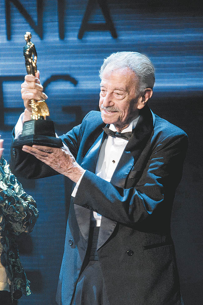 Recibió un Ariel de Oro en 2013. 