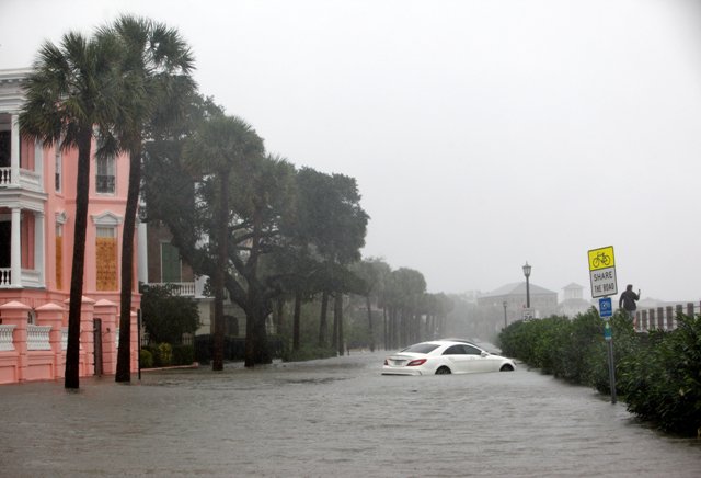 En Carolina del Sur, 'Matthew' ya provocó la inundación de varias de las avenidas principales del estado.