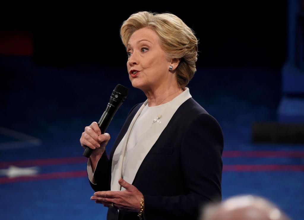 Hillary Clinton hablando del programa 'ObamaCare' 