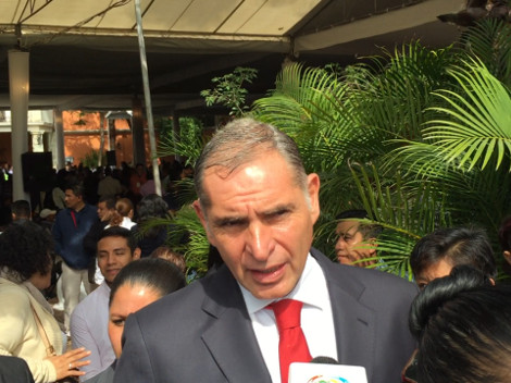 El gobernador de Oaxaca, Gabino Cué, aseguró que la mesa de diálogo con los profesores de la Sección 22 de la CNTE continúa.