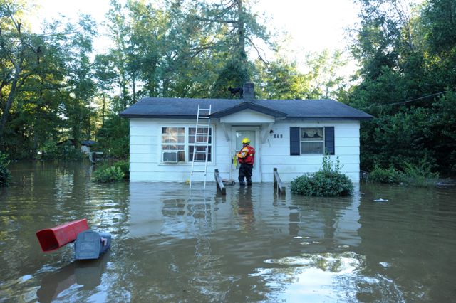 Las inundaciones han dejado más de treinta muertos en EU.