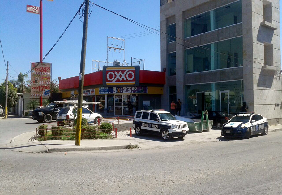 Asaltan Oxxo este medio día en Torreón.