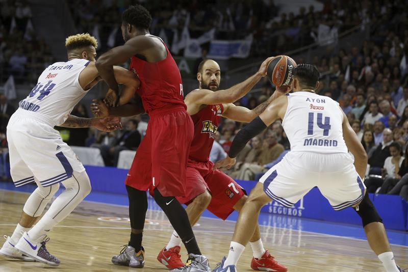 Gustavo Ayón y el Real Madrid superaron al Olympiacos en su debut