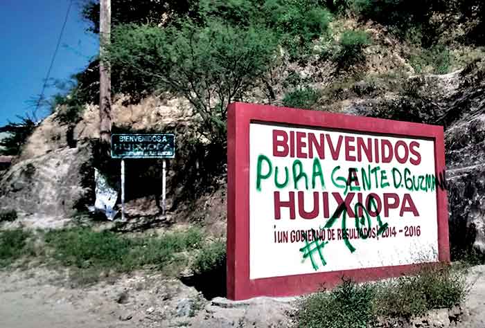 Los habitantes denuncian saqueos y amenazas de hombres armados.