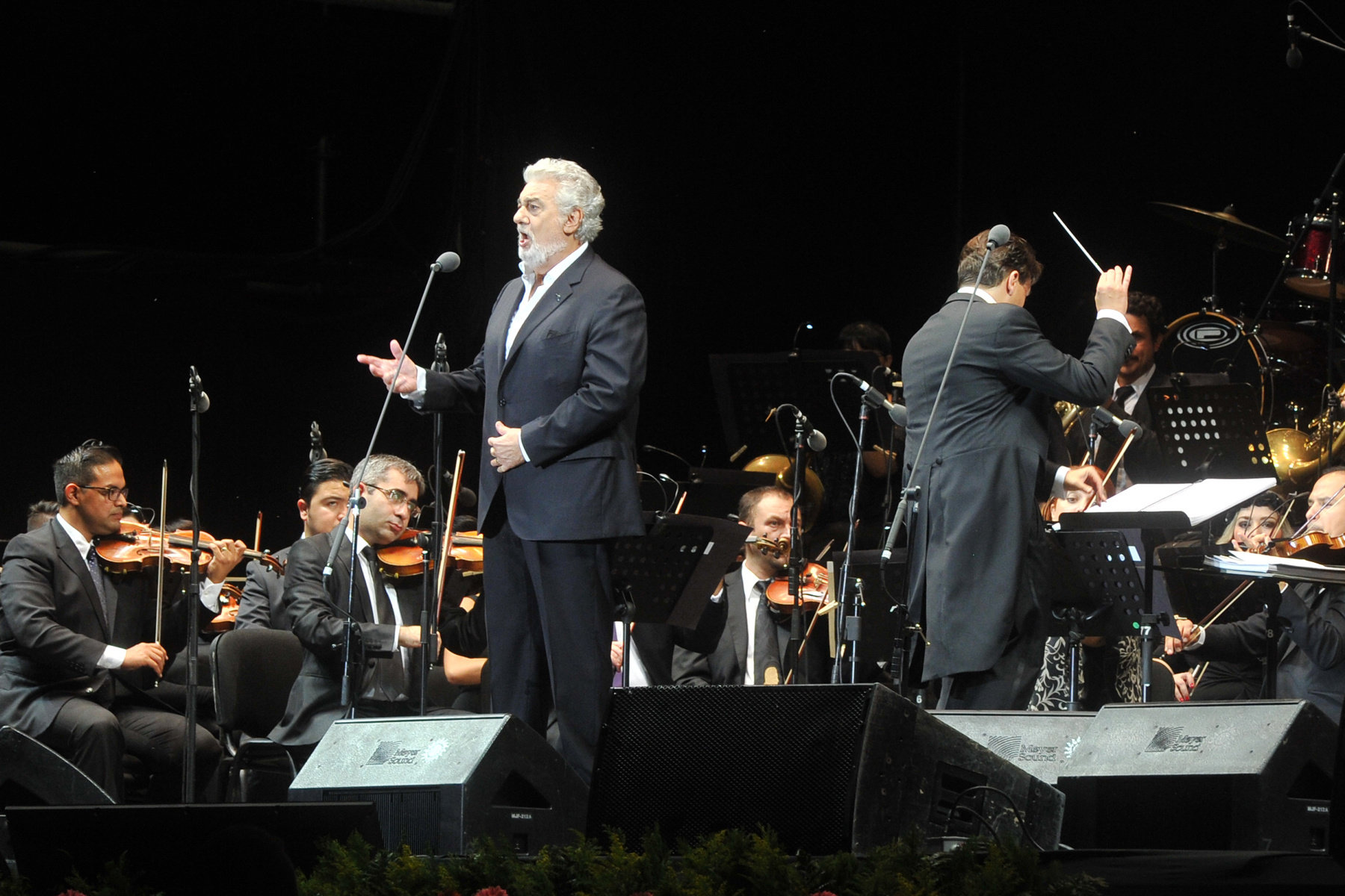 'Plácido Domingo canta a Sonora' congregó a la gente en el estadio de besibol de ese estado