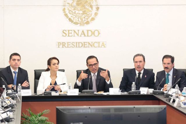 El secretario de Desarrollo Social, Luis Miranda, compareció ante senadores con motivo del Cuarto Informe de Gobierno. 