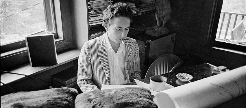 Las letras de sus canciones hicieron reflexionar a los artistas de su tiempo sobre la importancia de los textos que cantaban.