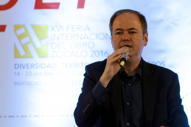 Juan Villoro durante la charla en la Feria Internacional del Libro en el Zócalo 2016.