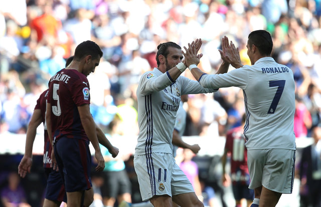 Cristiano y Bale celebrando un gol ante el Eibar