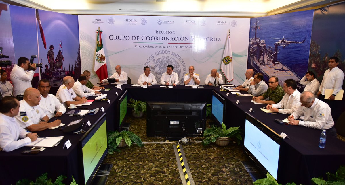 Osorio Chong durante la reunión con el Grupo de Coordinación Veracruz.