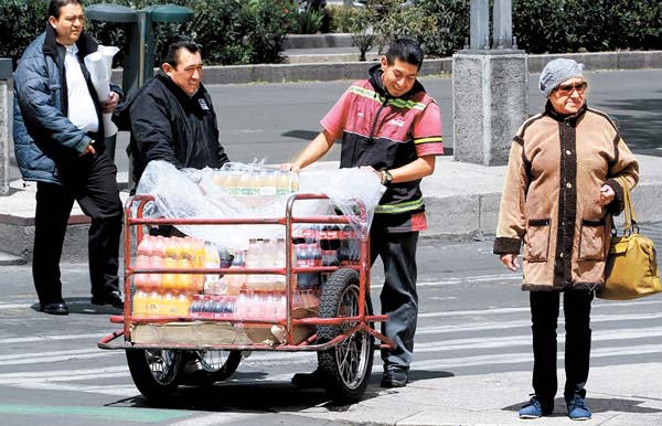 La propuesta de elevar el impuesto a los refrescos afectará el costo de las empresas: Ceesp.