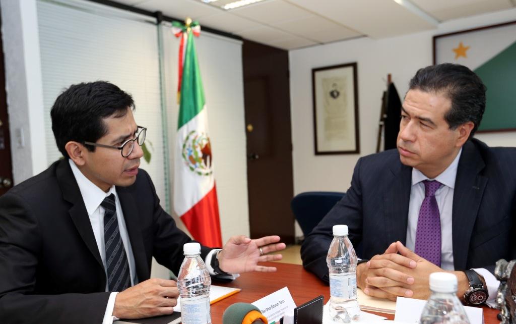 El subprocurador de Derechos Humanos de la PGR, Eber Omar Betanzos, se reunió con el presidente de la Comisión del Caso Iguala en el Congreso de Guerr
