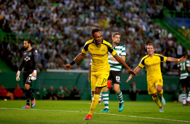 Aubemayang festejando gol ante el Sporting