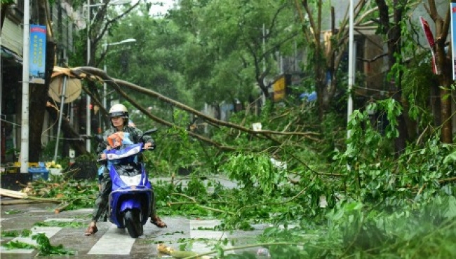 Autoridades estiman que será el tifón más "poderoso y destructivo" en Hainan en una década.