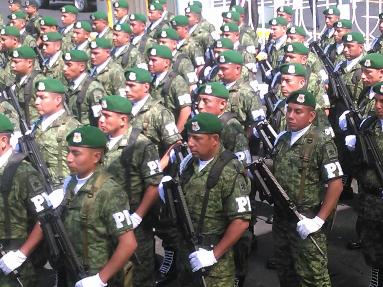 Durante la ceremonia conmemorativa de los 100 años de la creación de la industria militar.