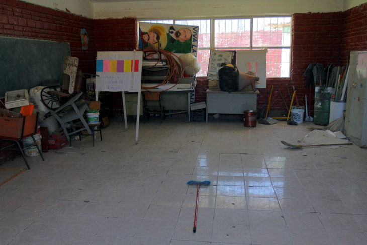 De las 12 aulas con las que cuenta el edificio, sólo seis están funcionando.
