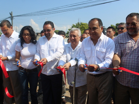 El gobernador Héctor Astudillo Flores durante la inauguración de la Ciudad Justicia en Iguala, acompañado de funcionarios del gobierno federal y colab