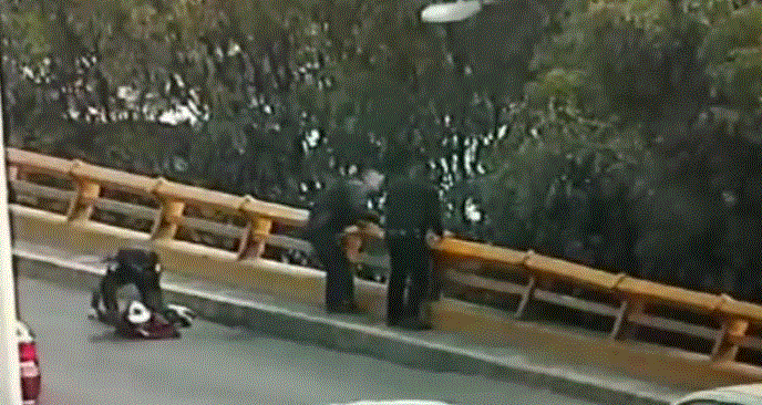 Uno de los ladrones al momento de su captura en Circuito Interior.
