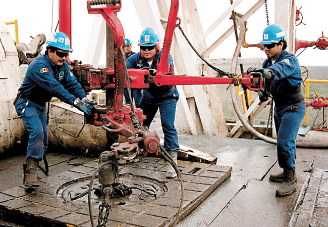 Las asociaciones completan las capacidades de ejecución e inversión de Pemex, aseguró Hinojosa. 