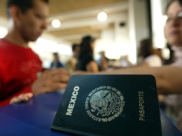 El delegado Alvear Maldonado dijo que el pasaporte es el único documento que otorga nacionalidad e identidad.