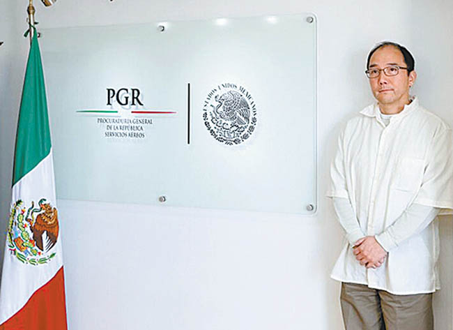 El empresario de origen chino en instalaciones de la procuraduría. 