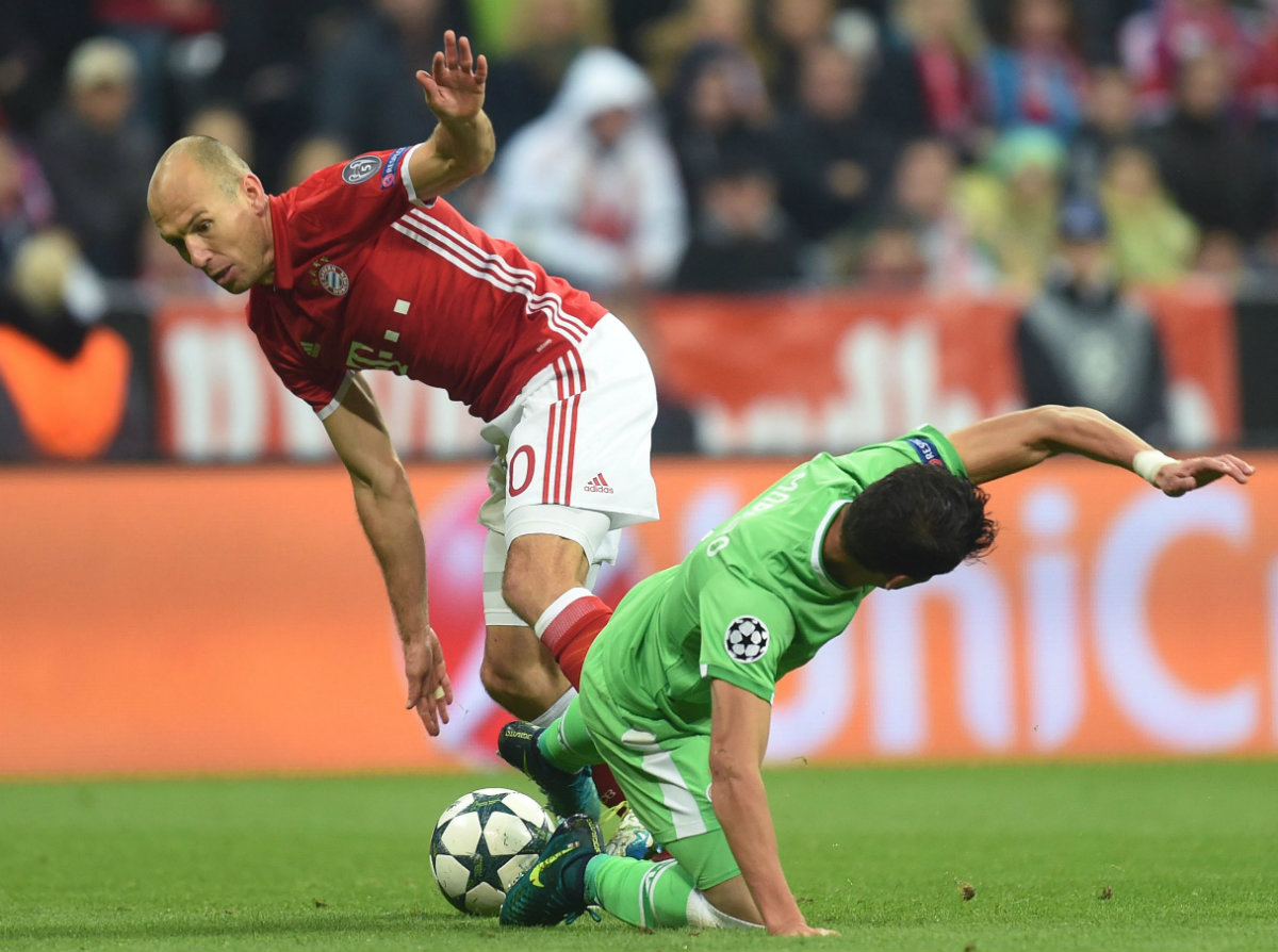 Héctor Moreno enfrenta a Arjen Robben