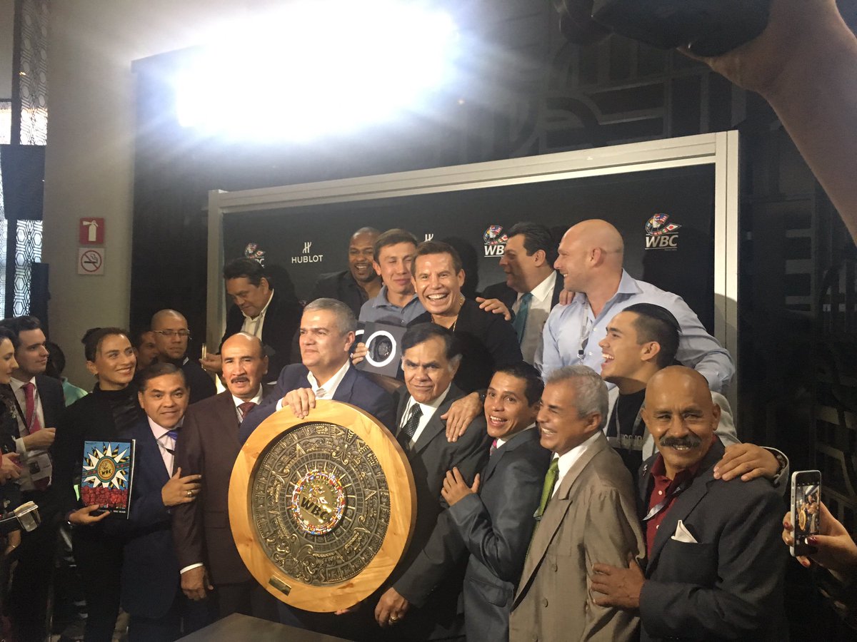Julio César Chávez, Gennady Golovkin, Roy Jones Jr. y Roberto Durán con Ricardo Guadalupe, CEO de Hublot