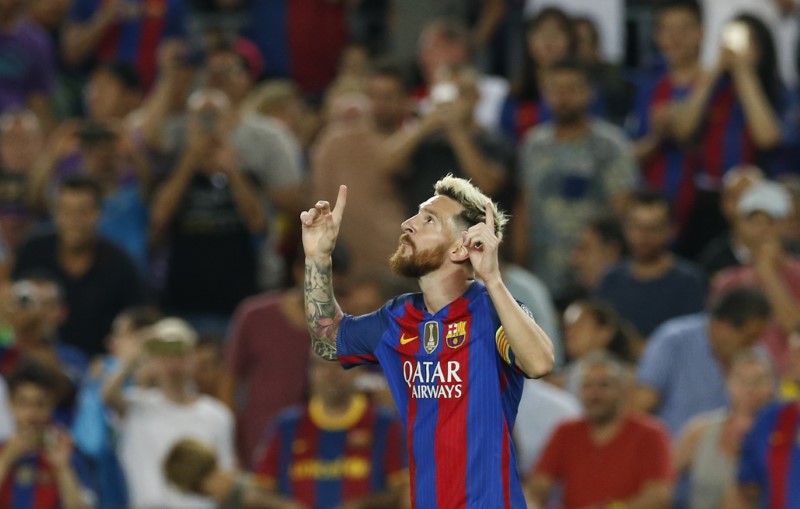 Messi festajndo un gol con el Barcelona  