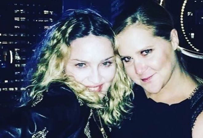 La cantante estuvo presente en un evento de Amy Schumer.