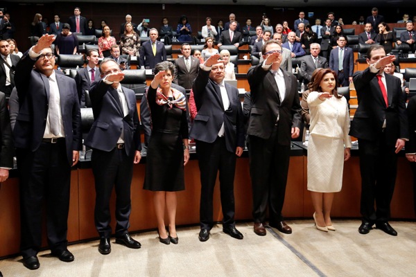 Los nuevos magistrados del Tribual Electoral tomaron protesta de su cargo en el Senado.