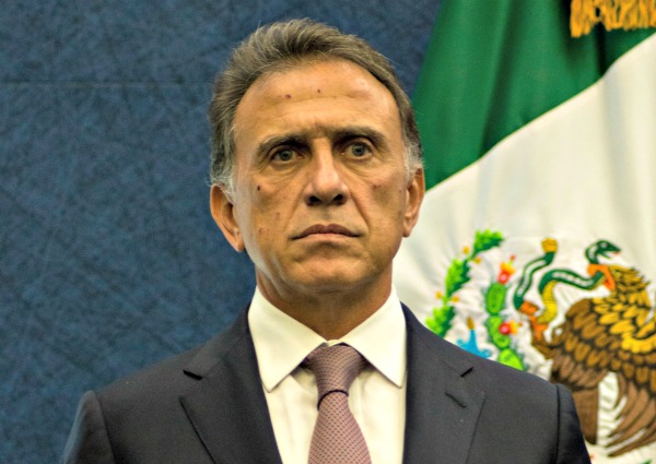 Miguel Ángel Yunes Linares, gobernador electo de Veracruz, dijo que el 1 de noviembre se instalará el comité para la entrega-recepción del gobierno, l