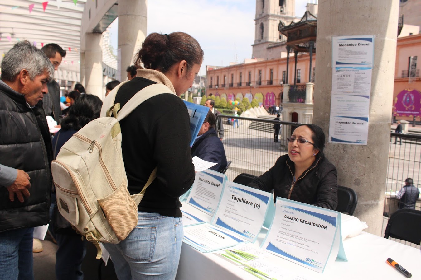 Ofrecieron diferentes puestos en la Tercer Feria Municipal del Empleo en Toluca.