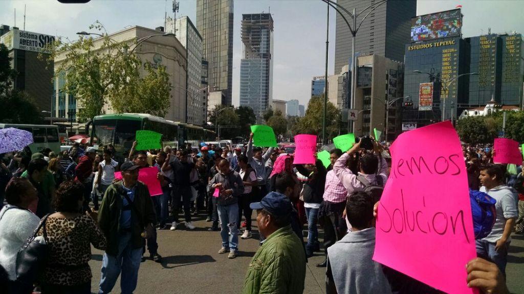 Tras no ser recibidos por Ricardo Monreal, los vendedores ambulantes decidieron marchar hacia la Secretaría de Gobierno. 
