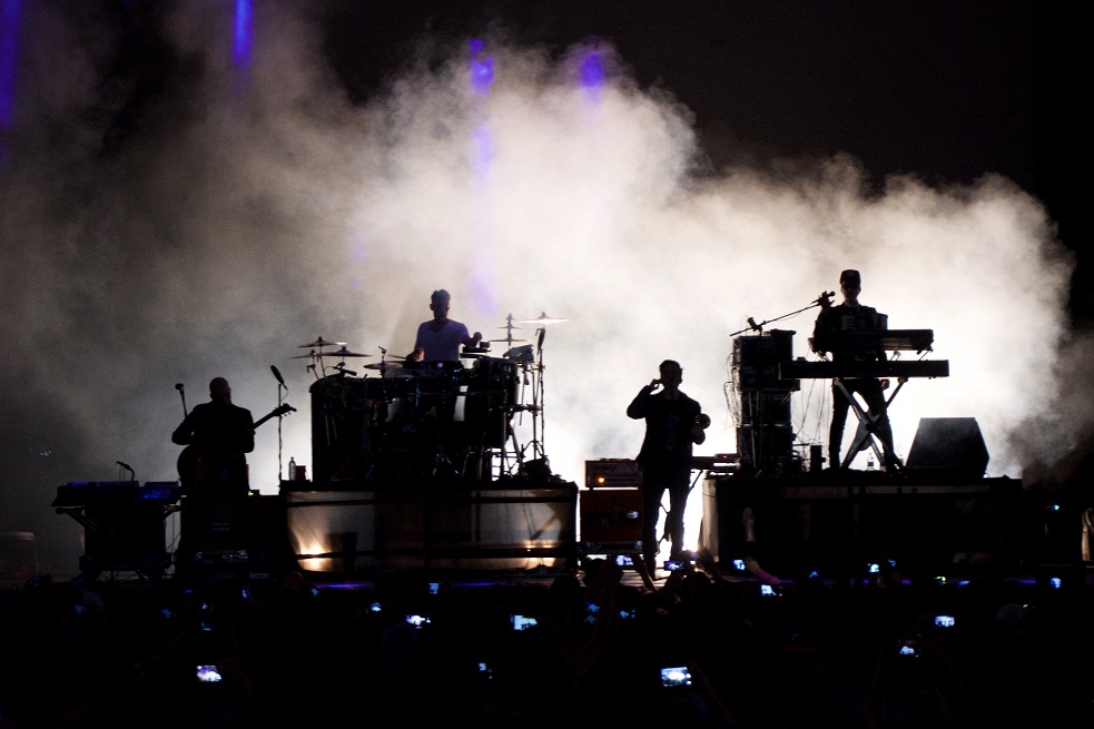 En un momento de reencuentro con el sonido electrónico, Kinky puso a bailar a alrededor de cuatro mil personas en el auditorio Benito Juárez