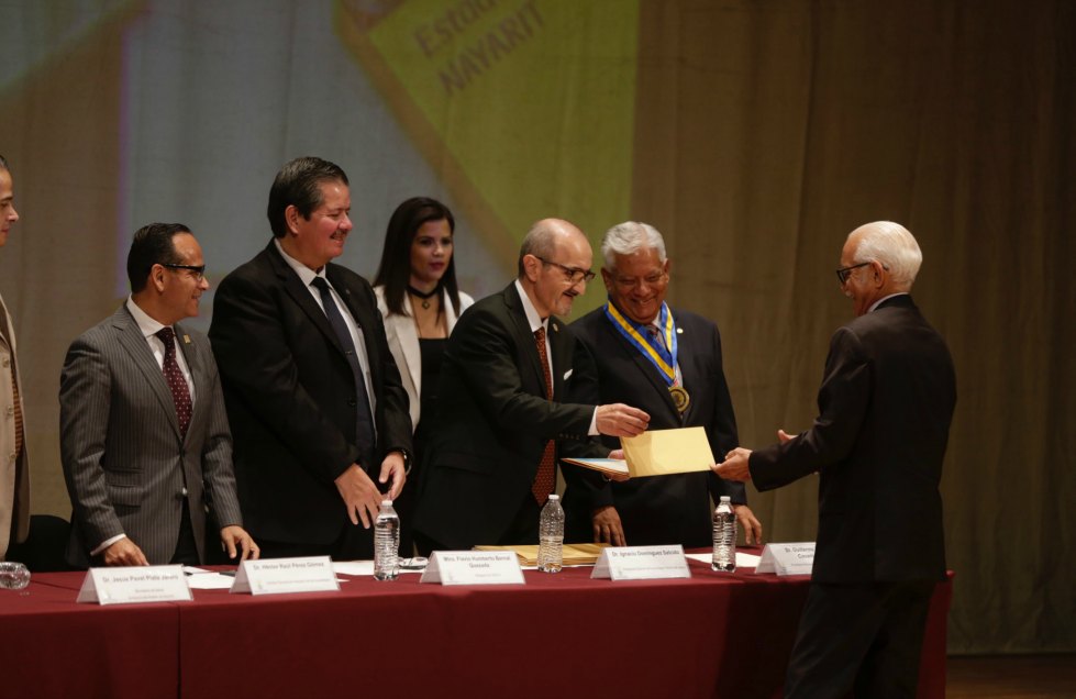La entrega del Reconocimiento al Mérito Médico 2016 tuvo lugar en el ex Recinto de Legisladores de Palacio de Gobierno