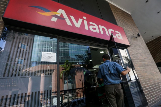 La aerolínea Avianca suspendió sus vuelos a Venezuela.
