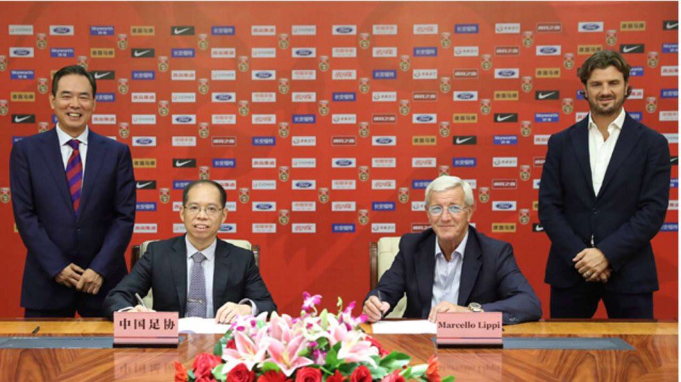 Marcelo Lippi durante su presentación como entrenador de China