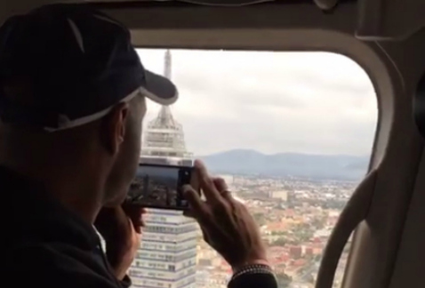 Stephen Wiltshire sobrevoló sitios y edificios emblemáticos de la Ciudad de México, entre ellos la Torre Latinoamericana, en un recorrido con el propó