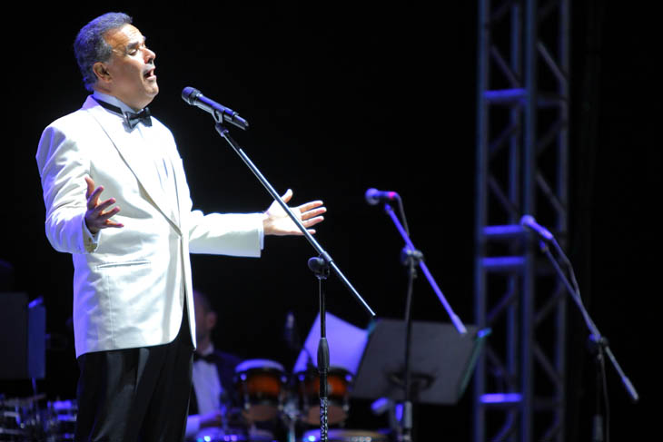 El tenor, Fernando de la Mora, se presentó el día de ayer en Casa Madero de Parras, en el marco del Festival Julio Torri.